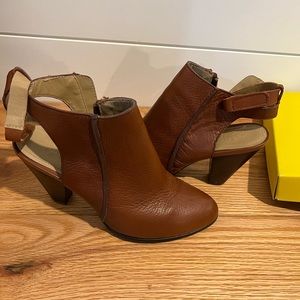 Kenneth Cole Reaction Brown Leather Close Toe Block Heels size 10